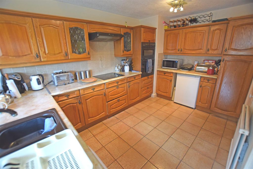 Additional image 4 of 4 bed property for saleMillheath Drive, Lisvane, Cardiff CF14