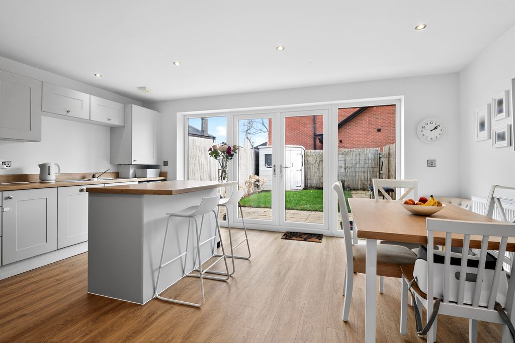 Property photo 3 of 17 Kitchen