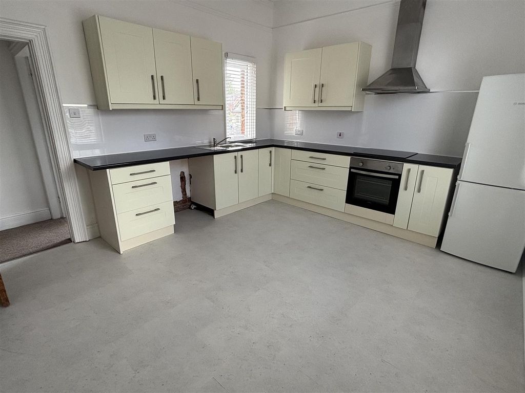 Property photo 1 of 13 Dining Kitchen