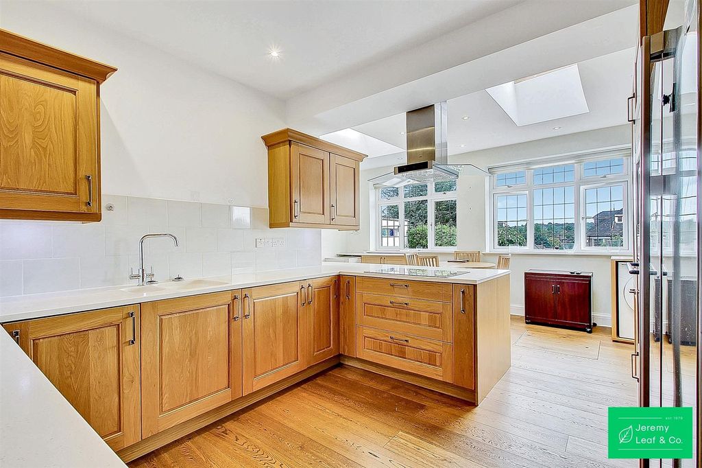 Property photo 3 of 25