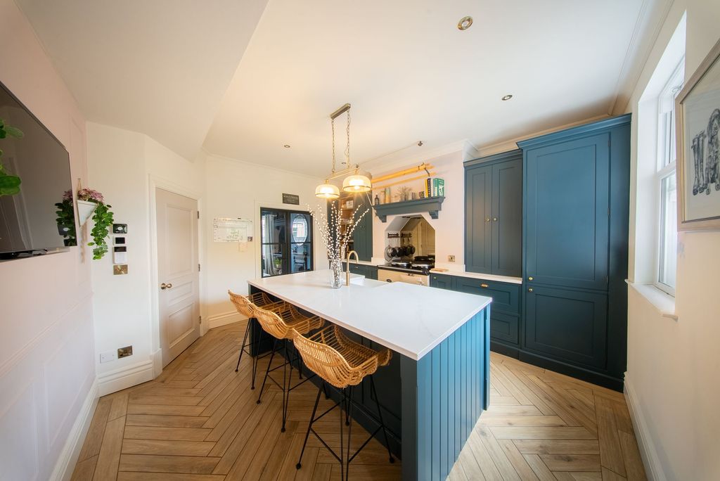 Property photo 2 of 13 Kitchen