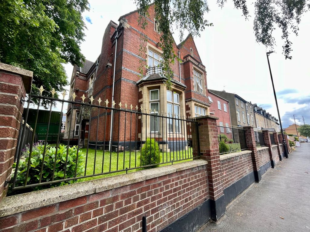 Property photo 2 of 6