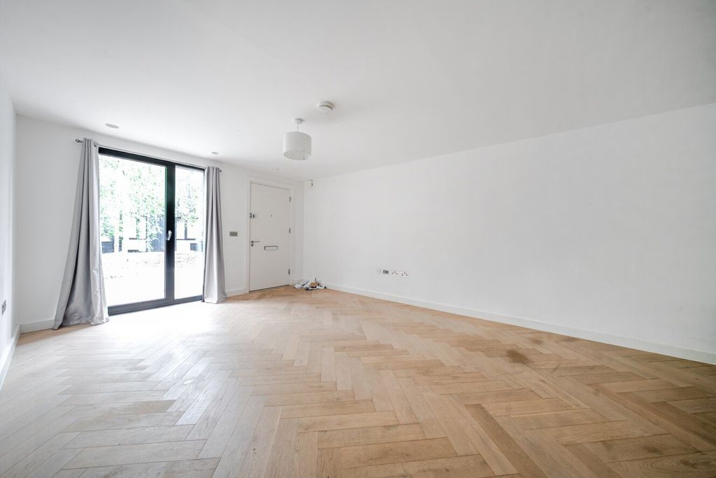 Property photo 2 of 12 Picture No. 02