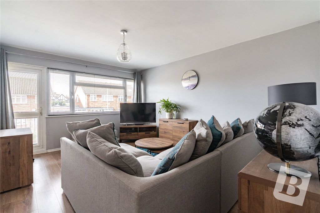 Property photo 2 of 11 Living Room