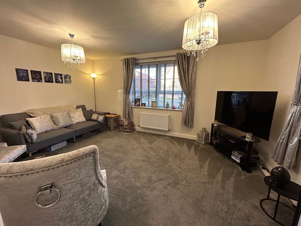 Property photo 3 of 10 Living Room