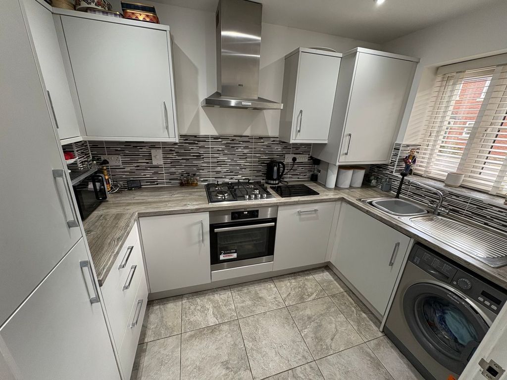 Property photo 3 of 12