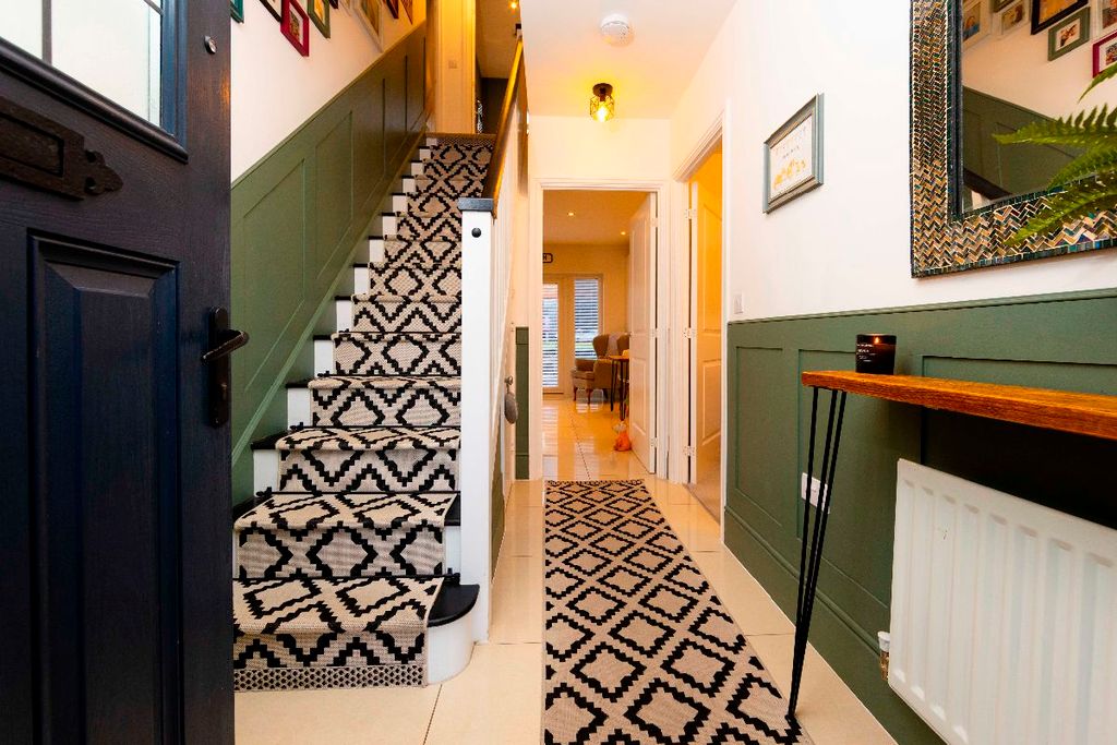 Property photo 3 of 44