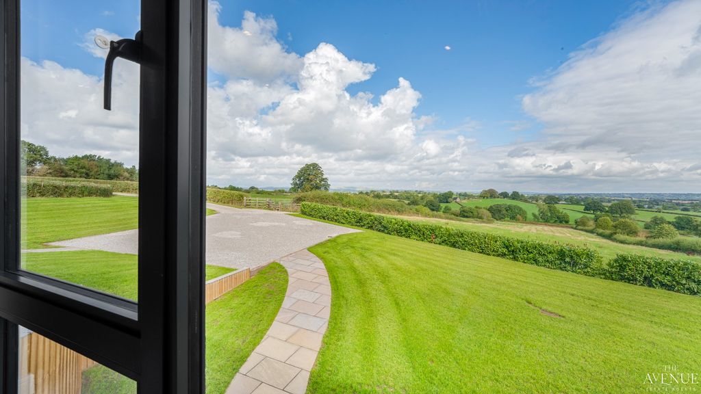 Property photo 2 of 44 5216655