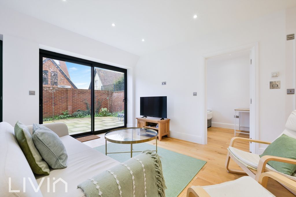 Property photo 2 of 23 Maplehurst Square, 4- (11)