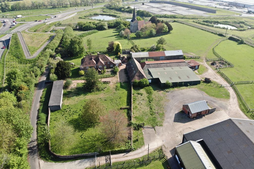 Property photo 2 of 7 Court Lodge Farm, Church Road, Sevington, Ashford, Tn24 0Ld