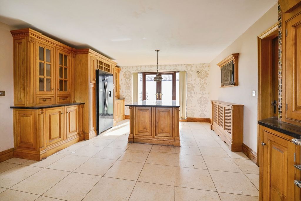 Property photo 3 of 17 Photo