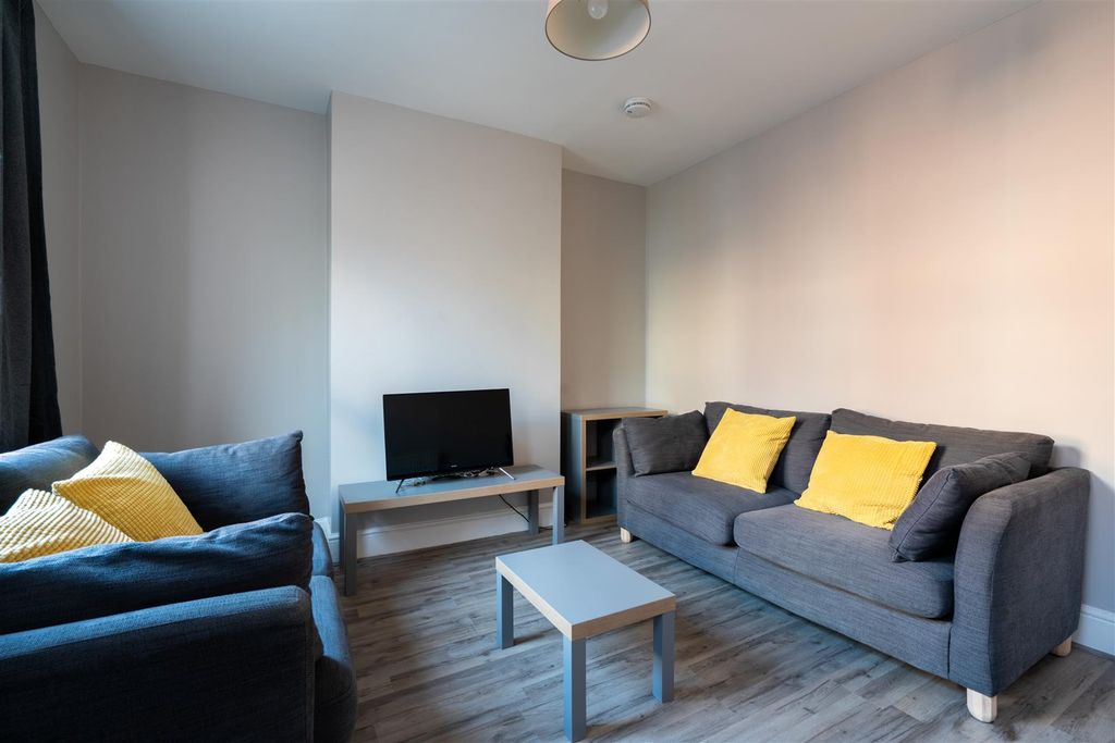 Property photo 2 of 6 Living Room_.Jpg