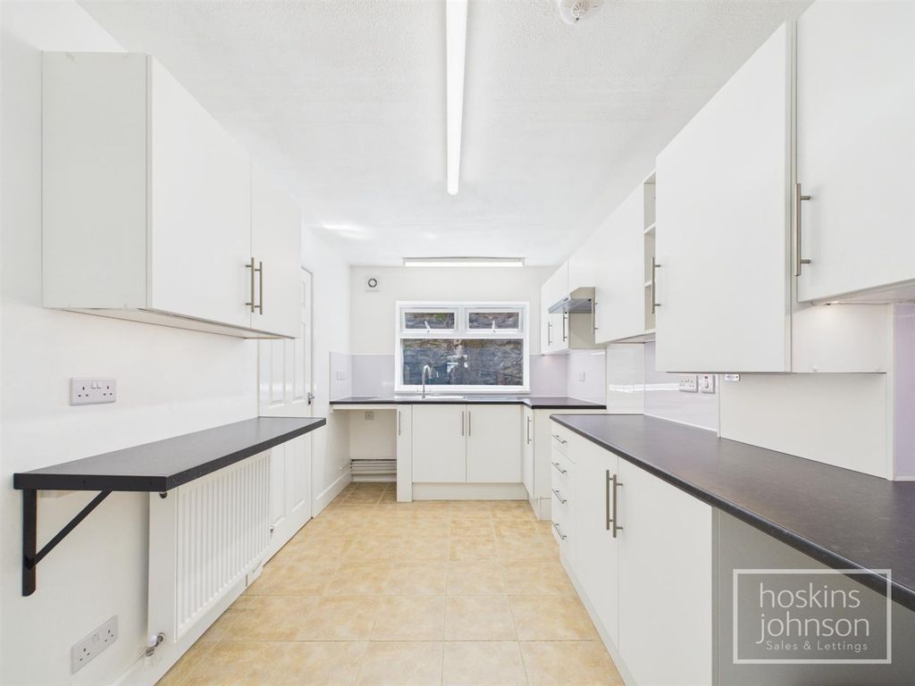 Property photo 3 of 15 Kitchen