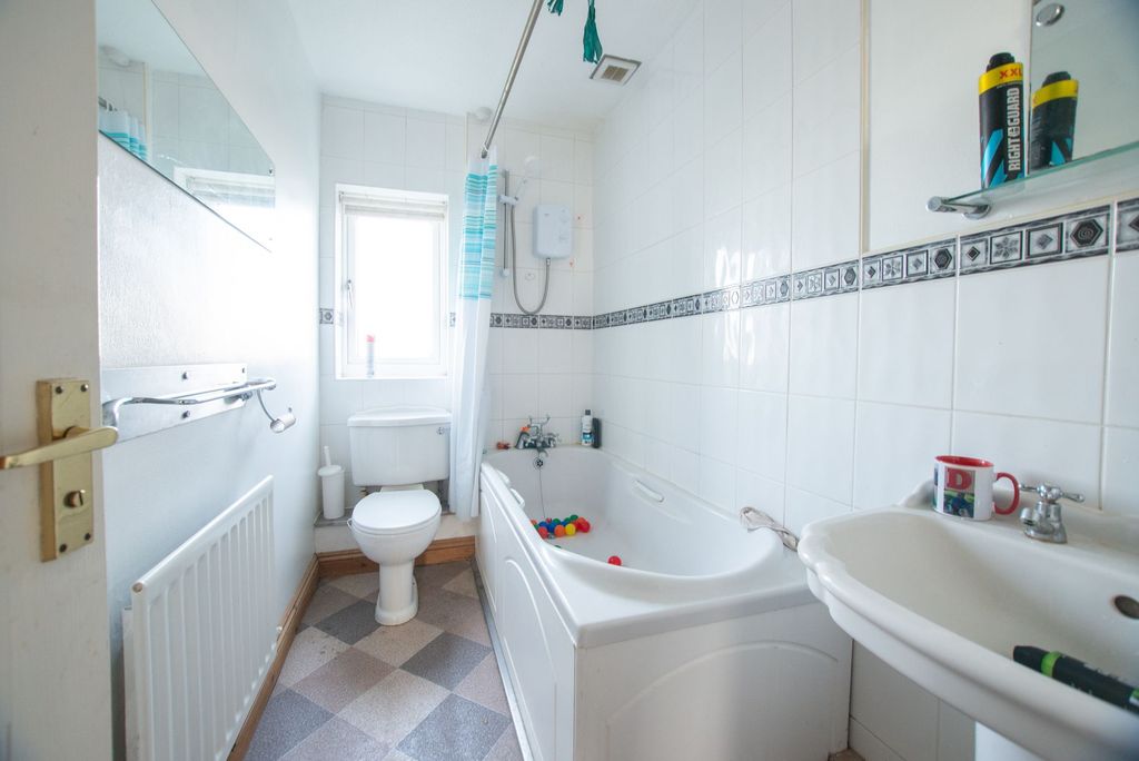 Property photo 3 of 14 Bathroom