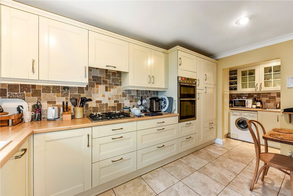 Property photo 3 of 23 Picture No. 11