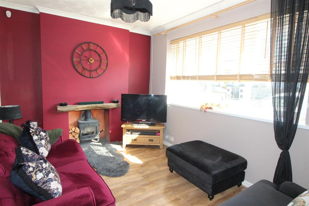 Property photo 3 of 40 Lounge