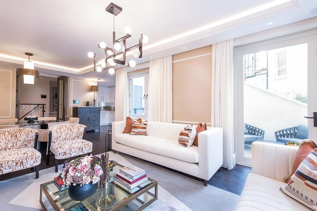 Property photo 1 of 8 Powt Apt 4 - 01 Reception.Jpg