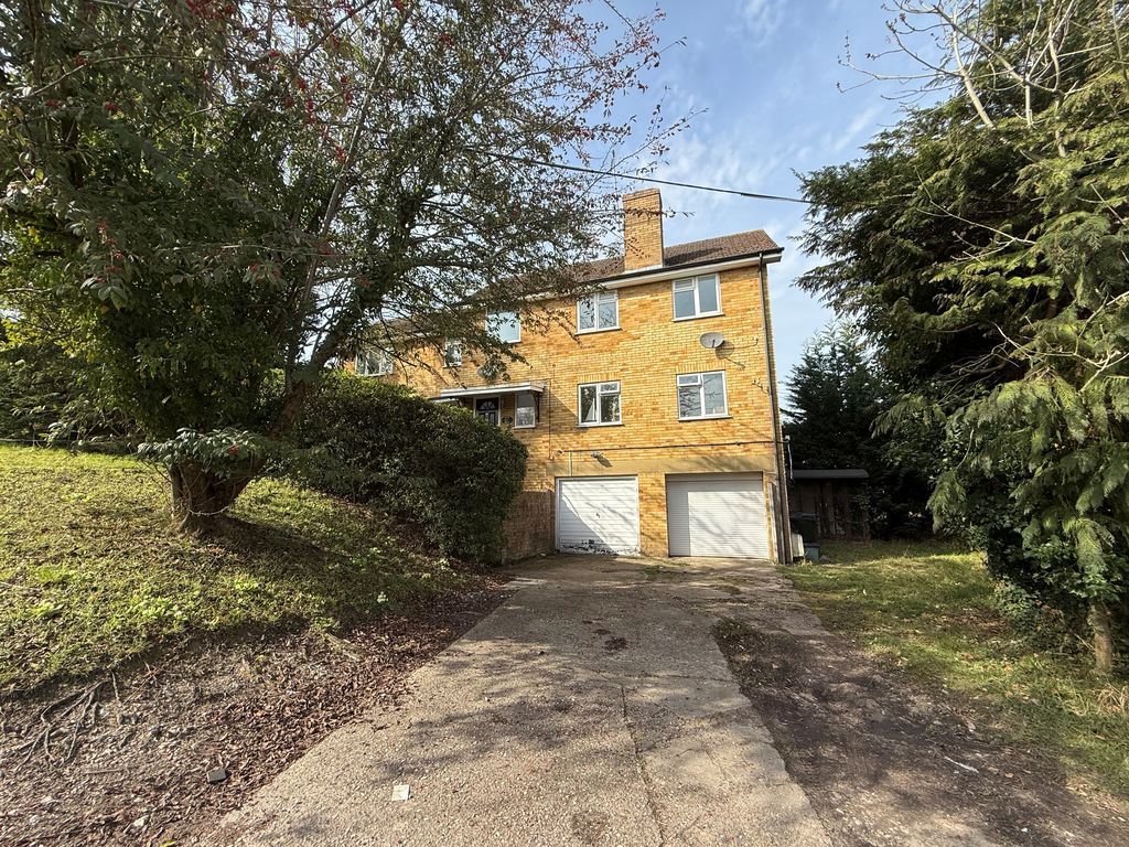 Property photo 1 of 9 Photo 8