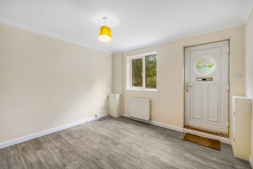 Property photo 2 of 15 45 London Road (Spalding)-14