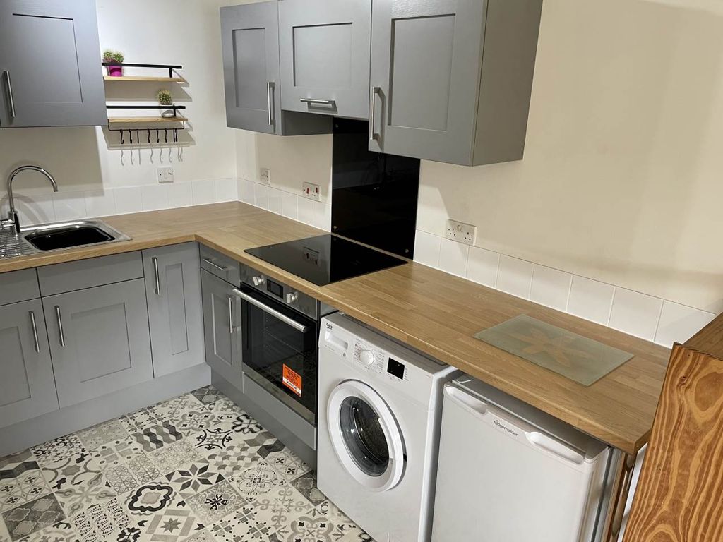 Property photo 1 of 13 Kitchen 2