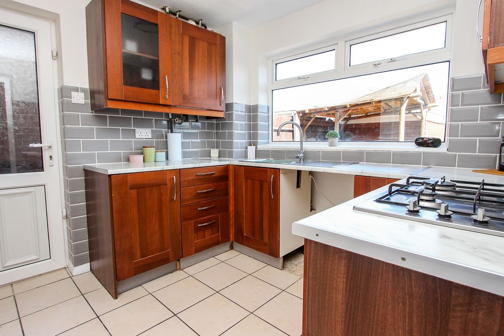 Property photo 3 of 14 Kitchen