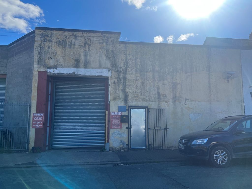 Property photo 1 of 2