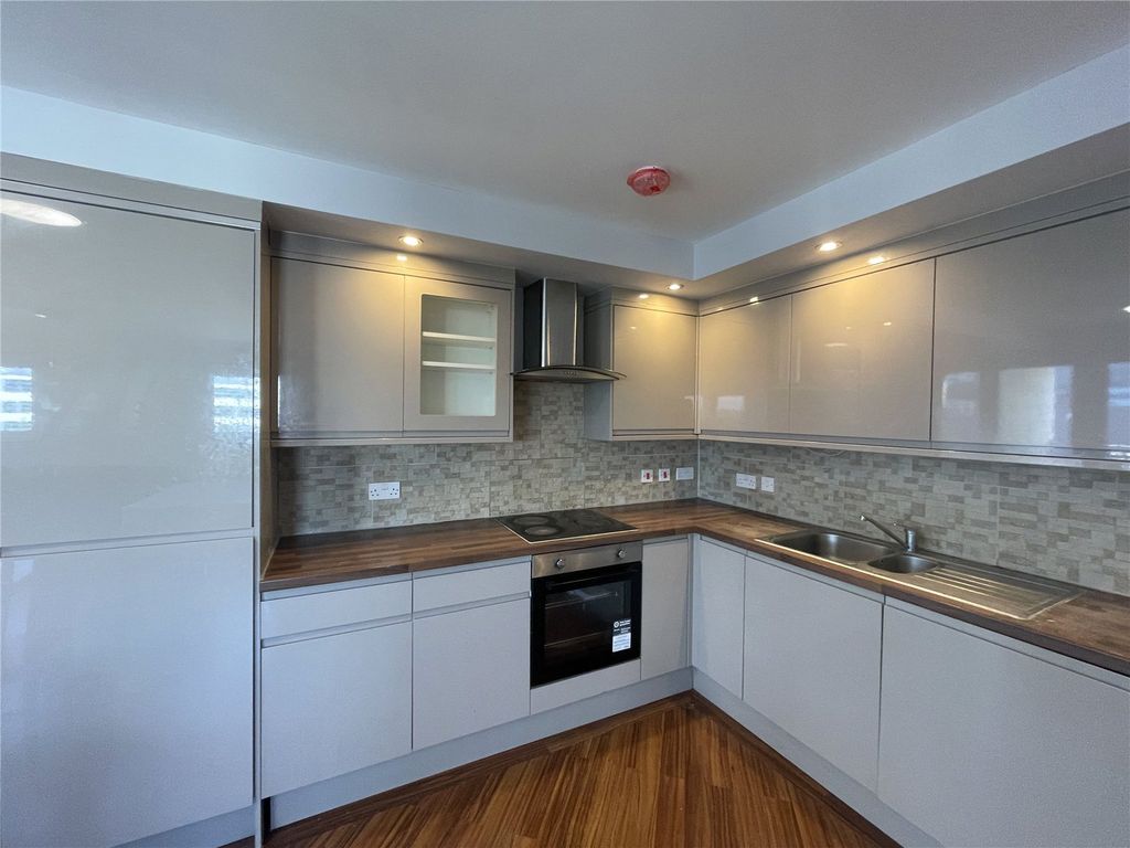Property photo 2 of 7 Kitchen
