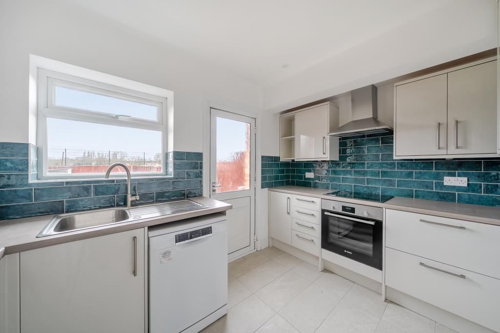 Property photo 3 of 26 Kitchen