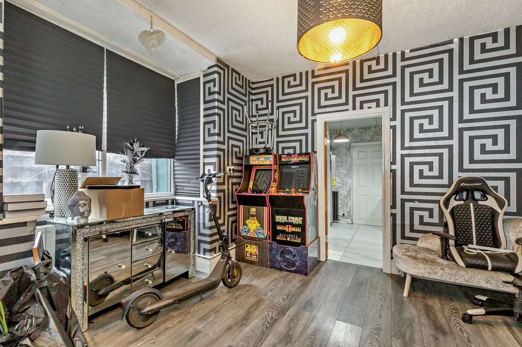 Property photo 2 of 22