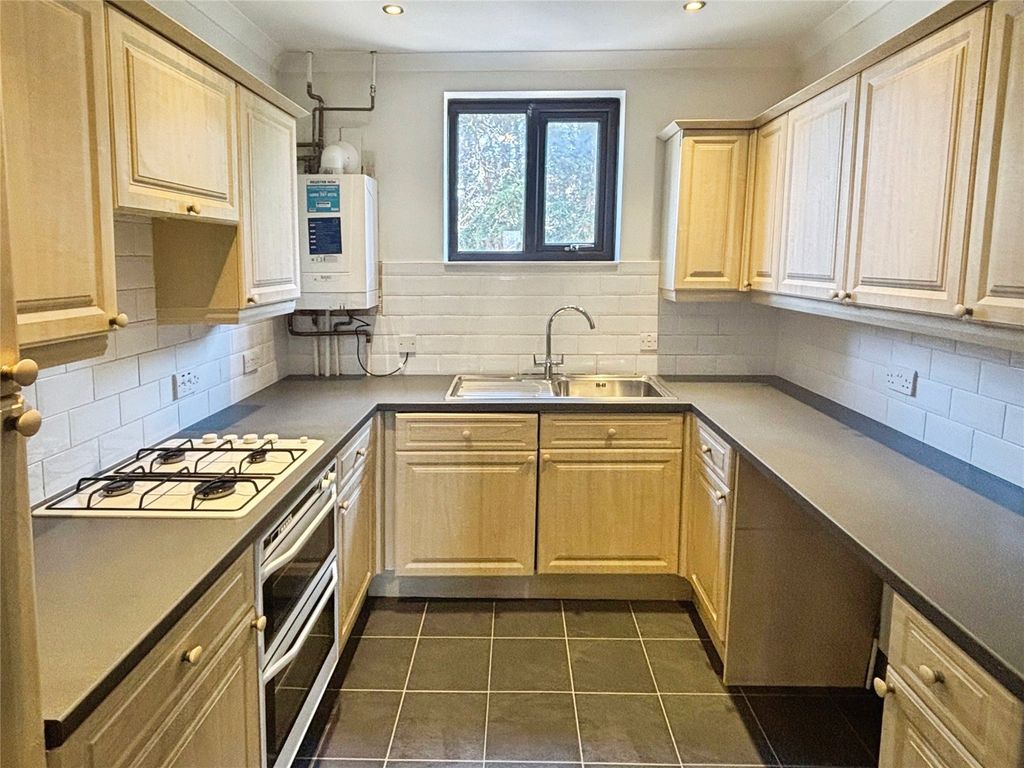 Property photo 2 of 6 Kitchen