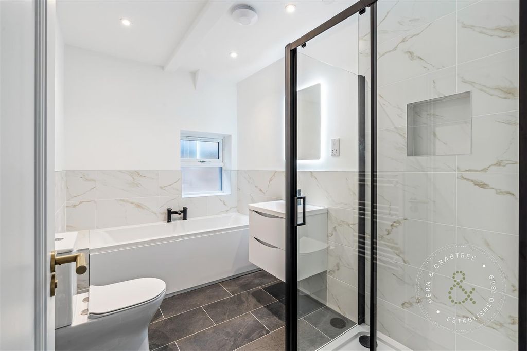 Property photo 3 of 13 Apt 6 Bathroom..Jpg