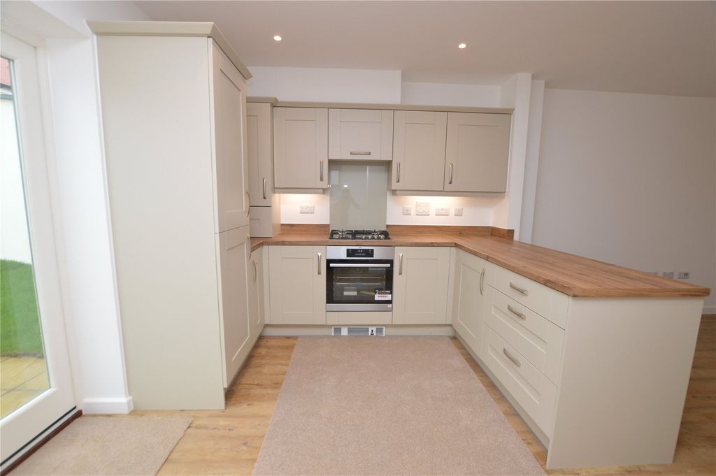 Property photo 2 of 10 Kitchen Area