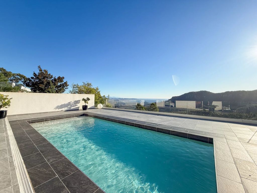 Property photo 2 of 28