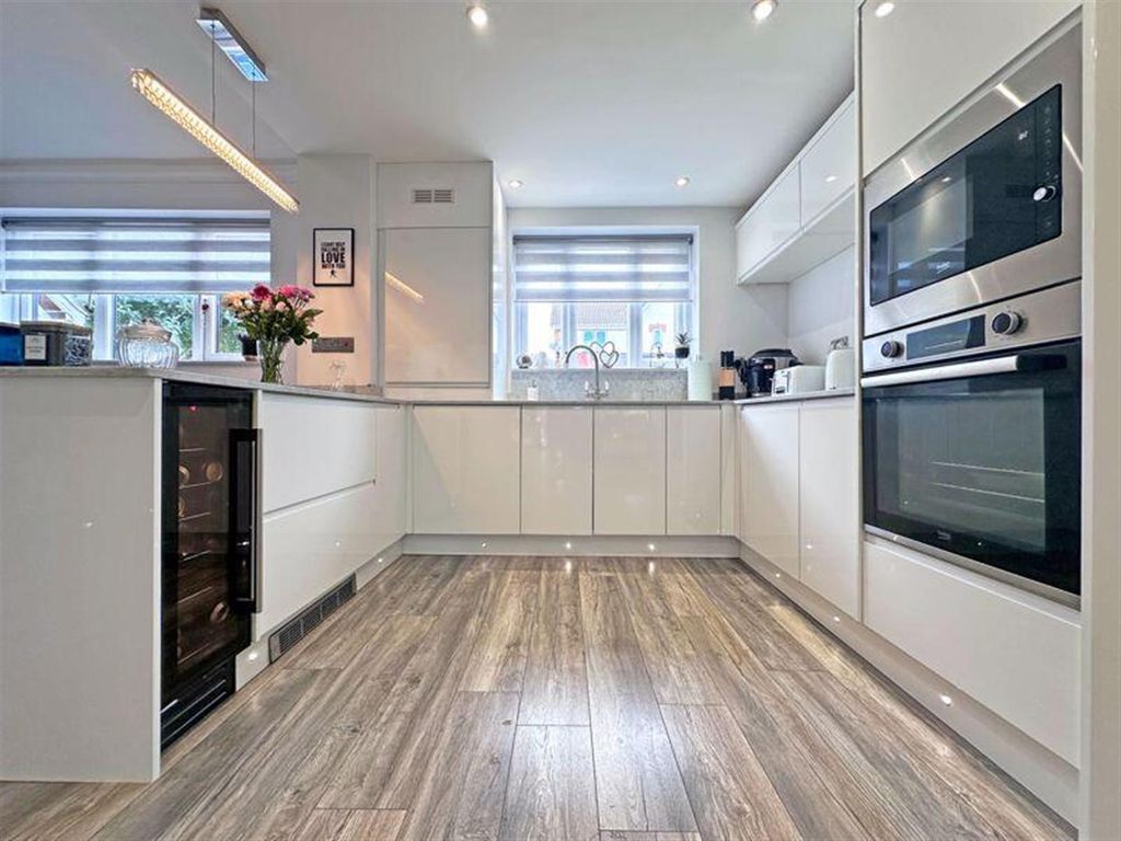 Property photo 3 of 30