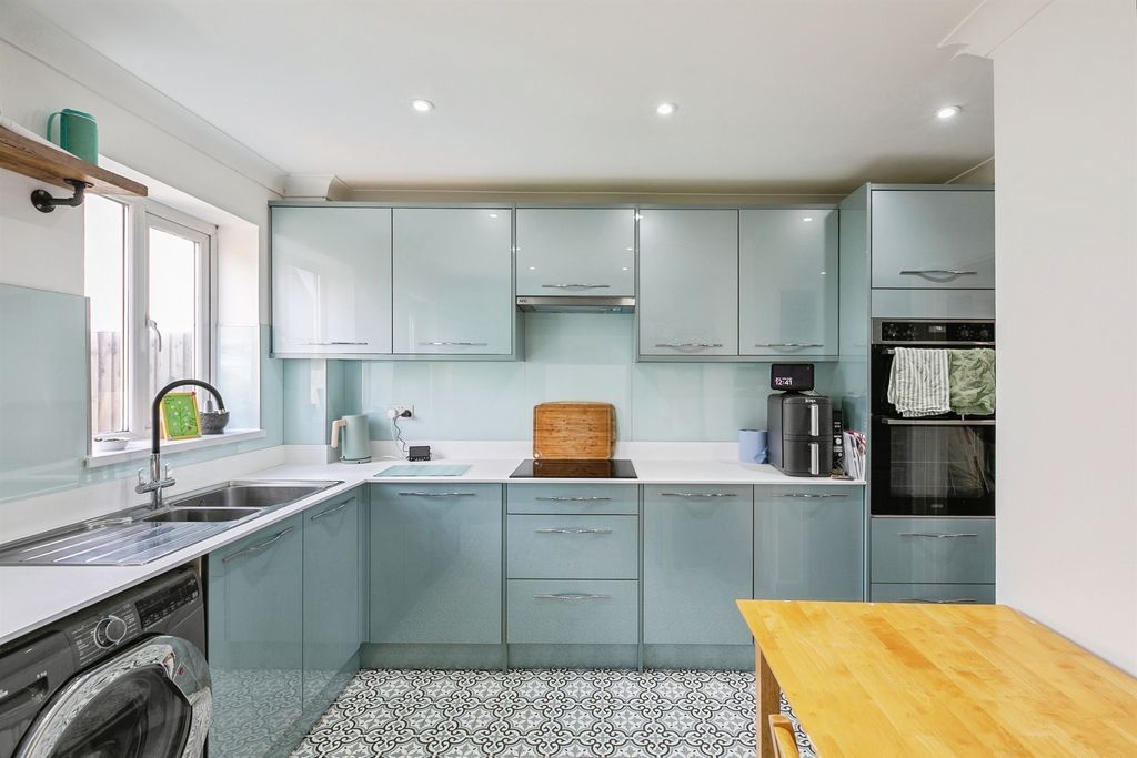 Property photo 2 of 18