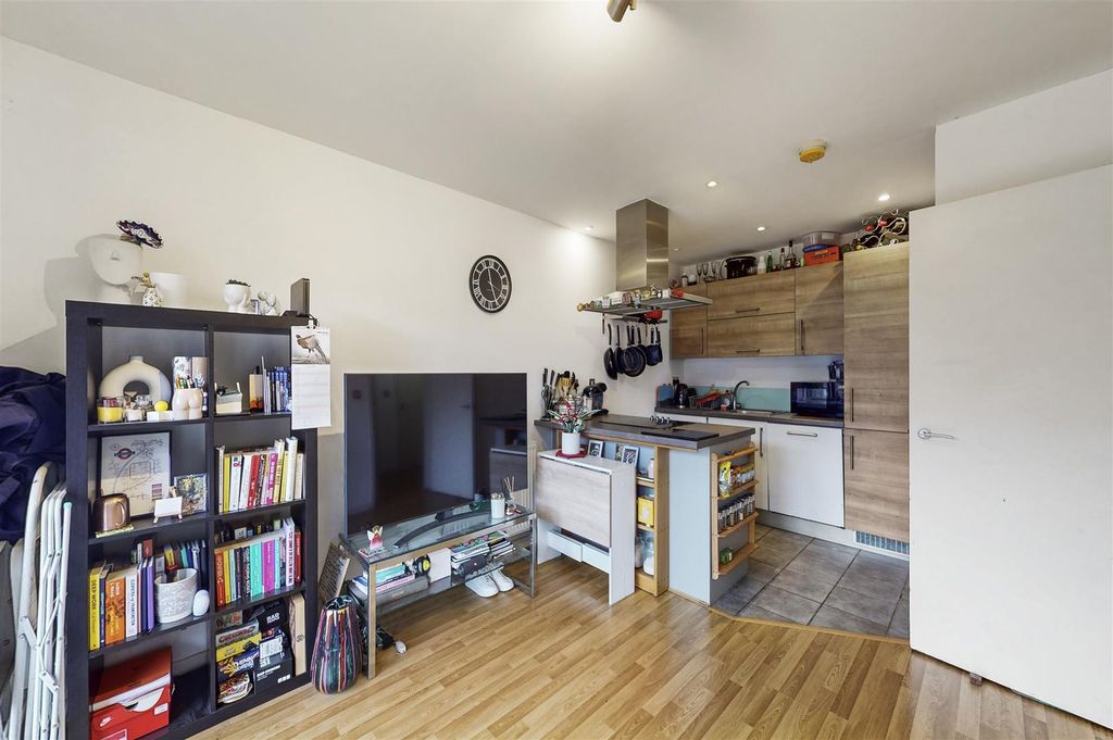 Property photo 2 of 16 Flat 96, Windsor Court - 6Boc2Ogp9Ypcudo10Sbm.Jpg