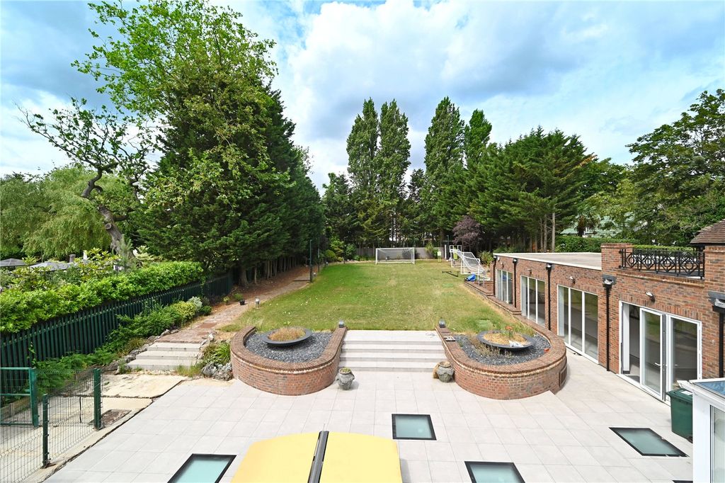 Property photo 2 of 26 Picture No. 15