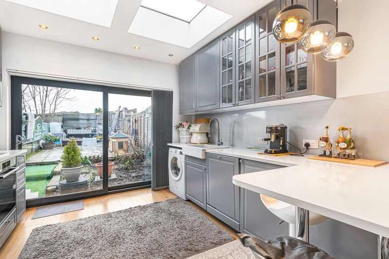 Property photo 3 of 19 Kitchen