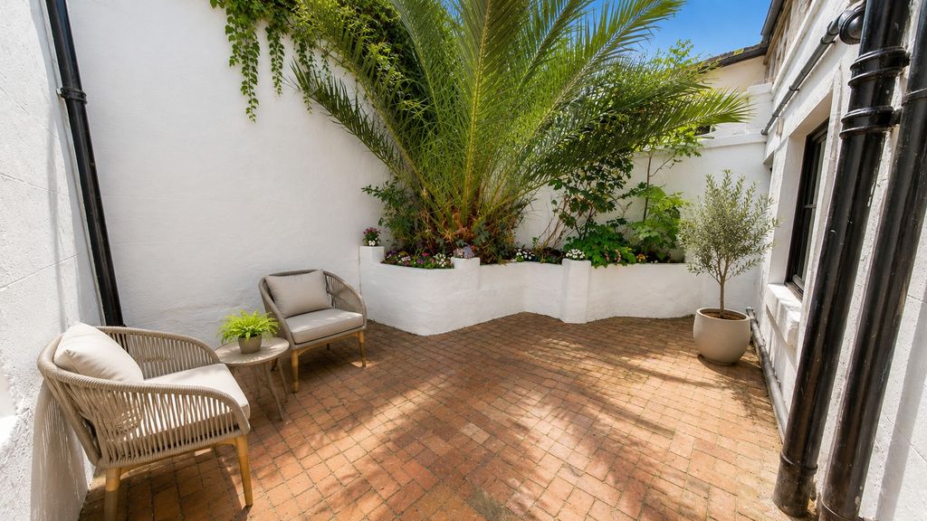 Property photo 3 of 13