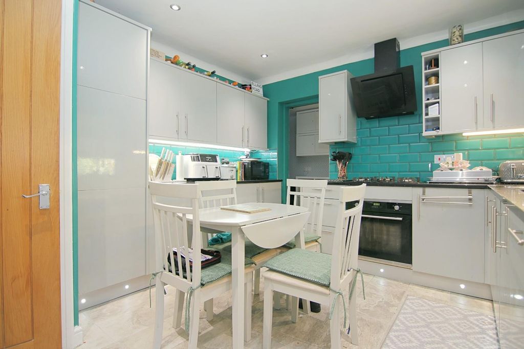 Property photo 3 of 26 Kitchen/Diner