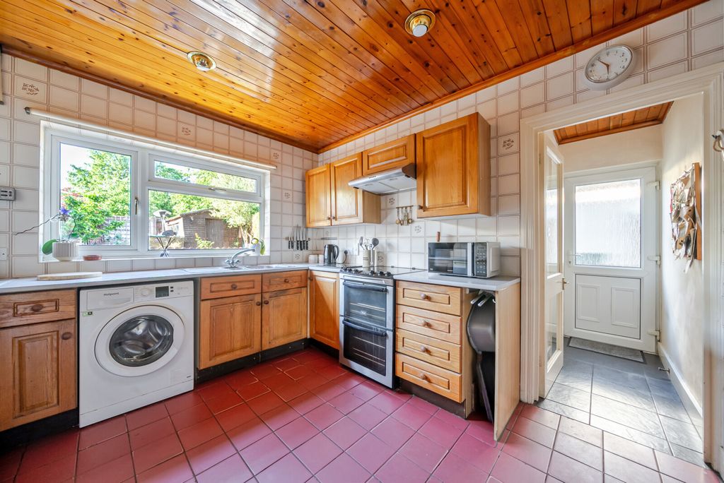 Property photo 3 of 14 Kitchen