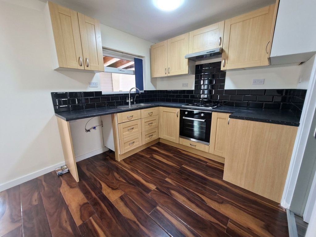 Property photo 3 of 18 Kitchen Area