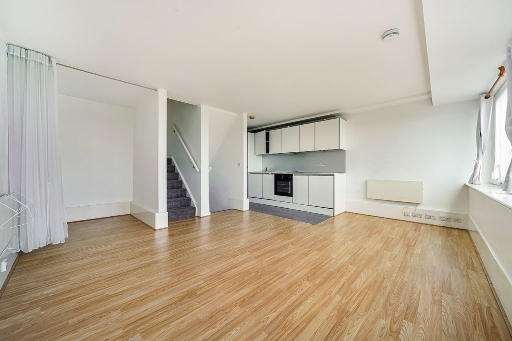 Property photo 3 of 11 5453696