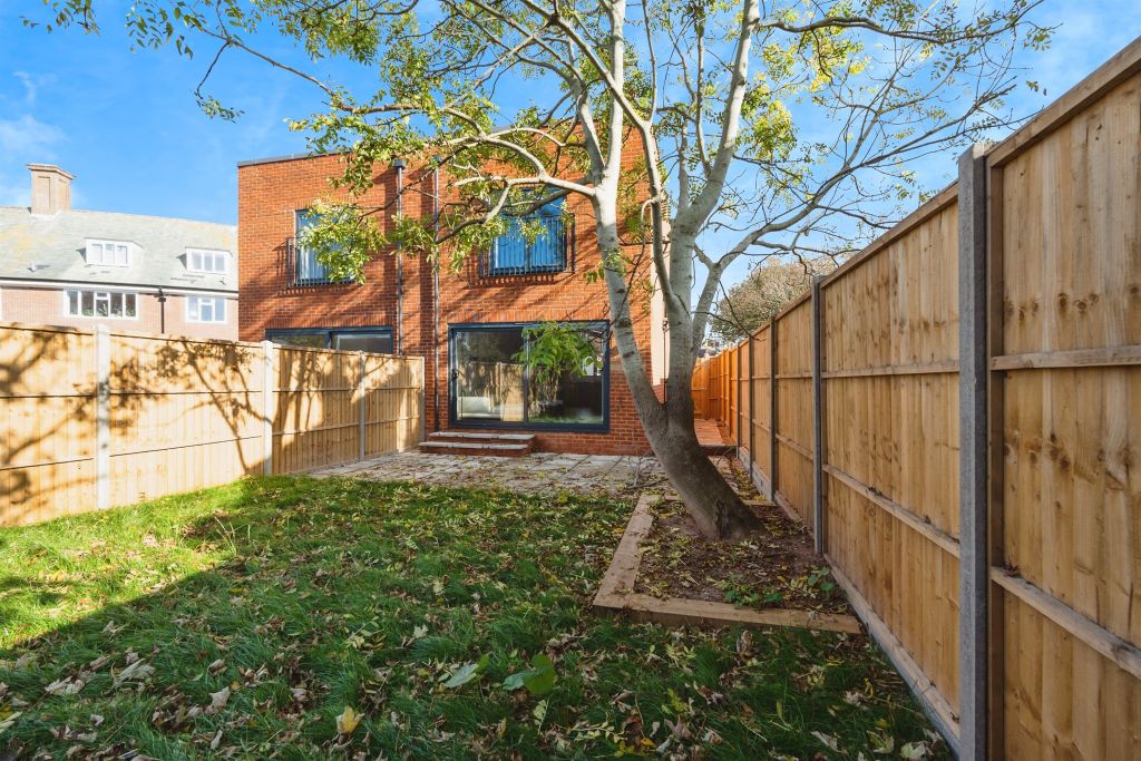 Property photo 1 of 13 Garden