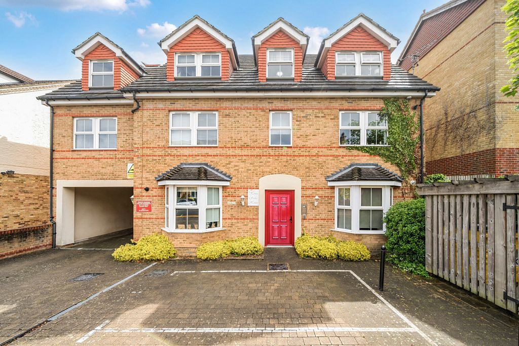 Property photo 1 of 13 External