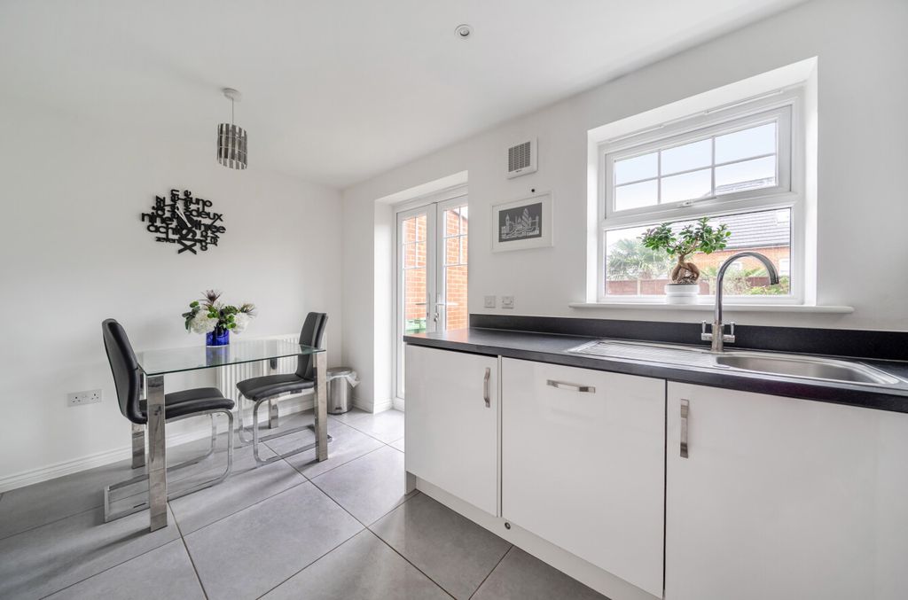 Property photo 3 of 18 1409387-7-6985ce6...