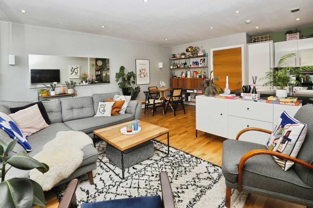 Property photo 1 of 15 Lounge/Dining Room