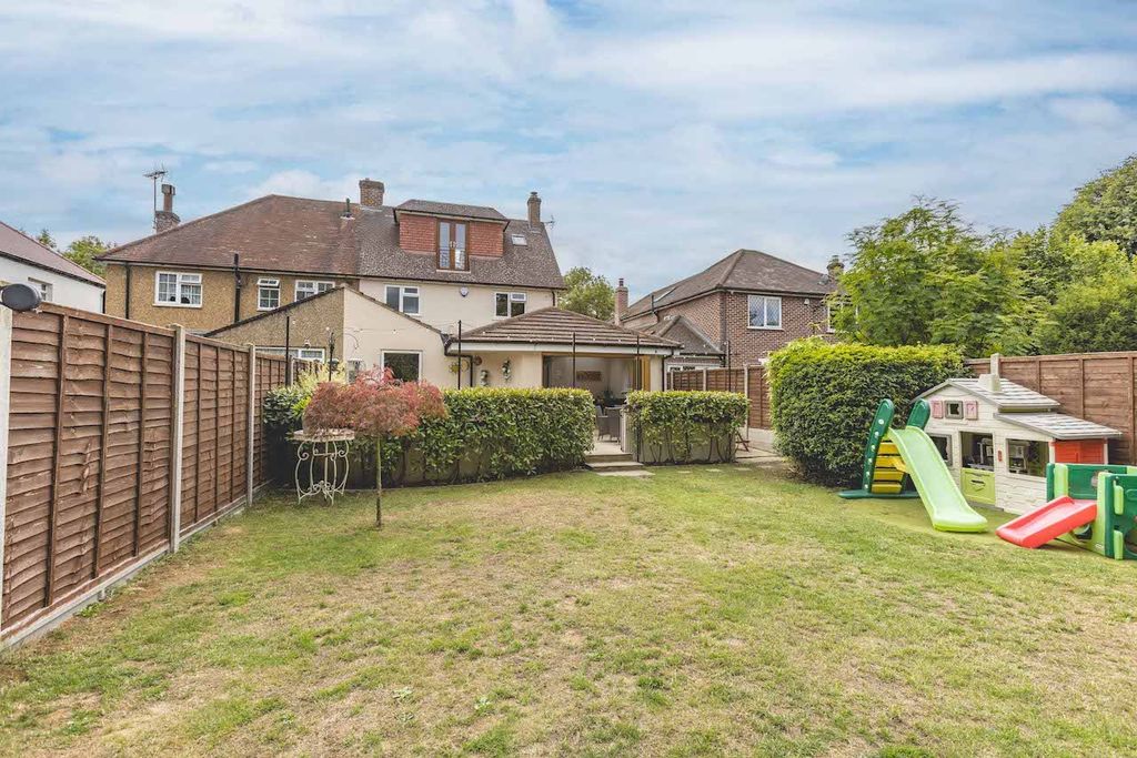 Property photo 2 of 32