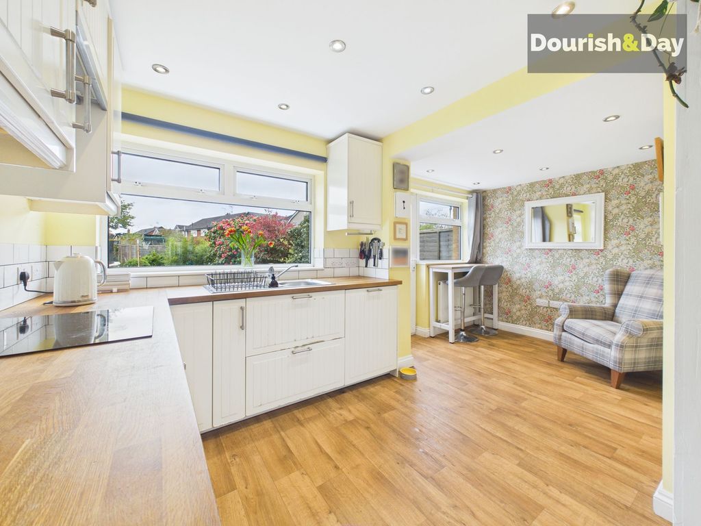 Property photo 2 of 28