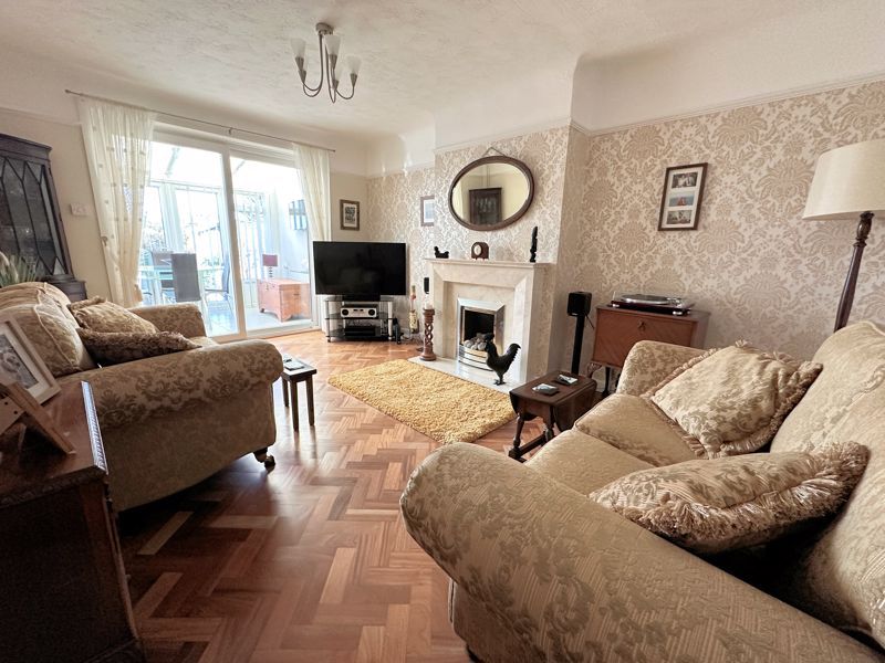 Property photo 2 of 19 Lounge